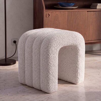 Maisons du Monde Pouf en tissu écru effet laine bouclée Blanc 40x45x33cm - Publicité Maisons du Monde Pouf en tissu écru effet laine bouclée Blanc 40x45x33cm - Publicité