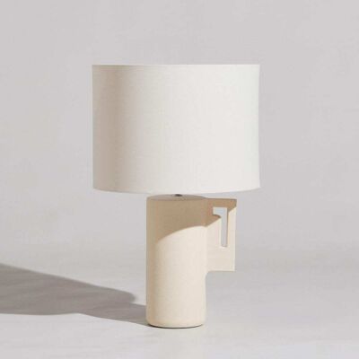 Maisons du Monde Lampe en céramique avec abat-jour crème, H60 cm Beige 38.2x59.5x37cm - Publicité Maisons du Monde Lampe en céramique avec abat-jour crème, H60 cm Beige 38.2x59.5x37cm - Publicité