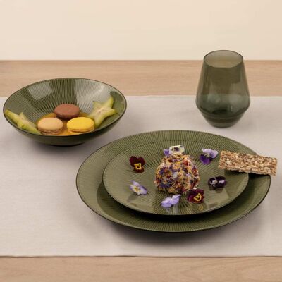 Medard de Noblat Assiette salade et pâtes en grès vert kaki Blanc 0x0cm - Publicité Medard de Noblat Assiette salade et pâtes en grès vert kaki Blanc 0x0cm - Publicité