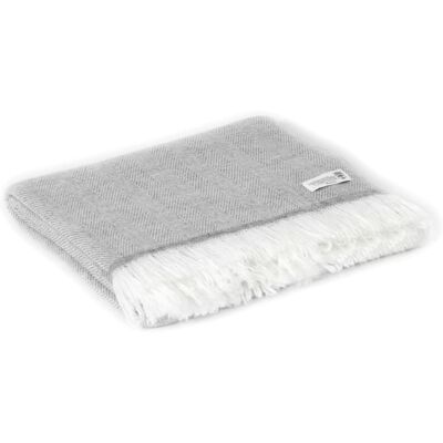 Les jardins de la comtesse Plaid cachemire et laine grands chevrons gris souris 130 x 230 cm Gris 230x2x130cm - Publicité Les jardins de la comtesse Plaid cachemire et laine grands chevrons gris souris 130 x 230 cm Gris 230x2x130cm - Publicité