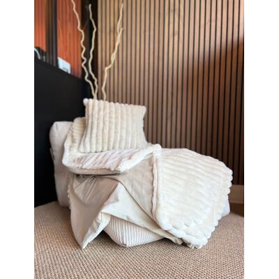 Magma Plaid velours cotelé moelleux imitation fourrure beige - 140x200 Beige 140x200x2cm - Publicité Magma Plaid velours cotelé moelleux imitation fourrure beige - 140x200 Beige 140x200x2cm - Publicité