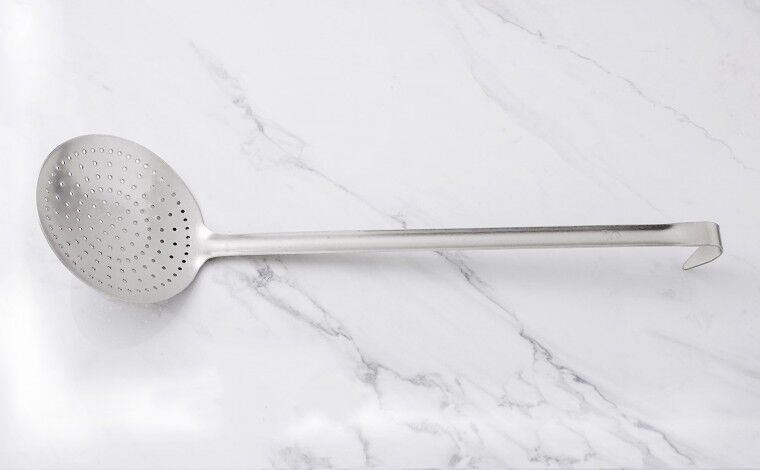 Matfer Bourgeat Ecumoire monobloc inox Diamètre 14 cm Matfer Bourgeat Ecumoire monobloc inox Diamètre 14 cm