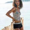 Haut de tankini évasé Ivola - BlancheporteL'élégance du noir et blanc tout simplement sur un imprimé animalier très tendance . On aime sa matière recyclée labellisée Global Recycled Standard** qui préserve la nature et les océans. Toutes les raisons sont 