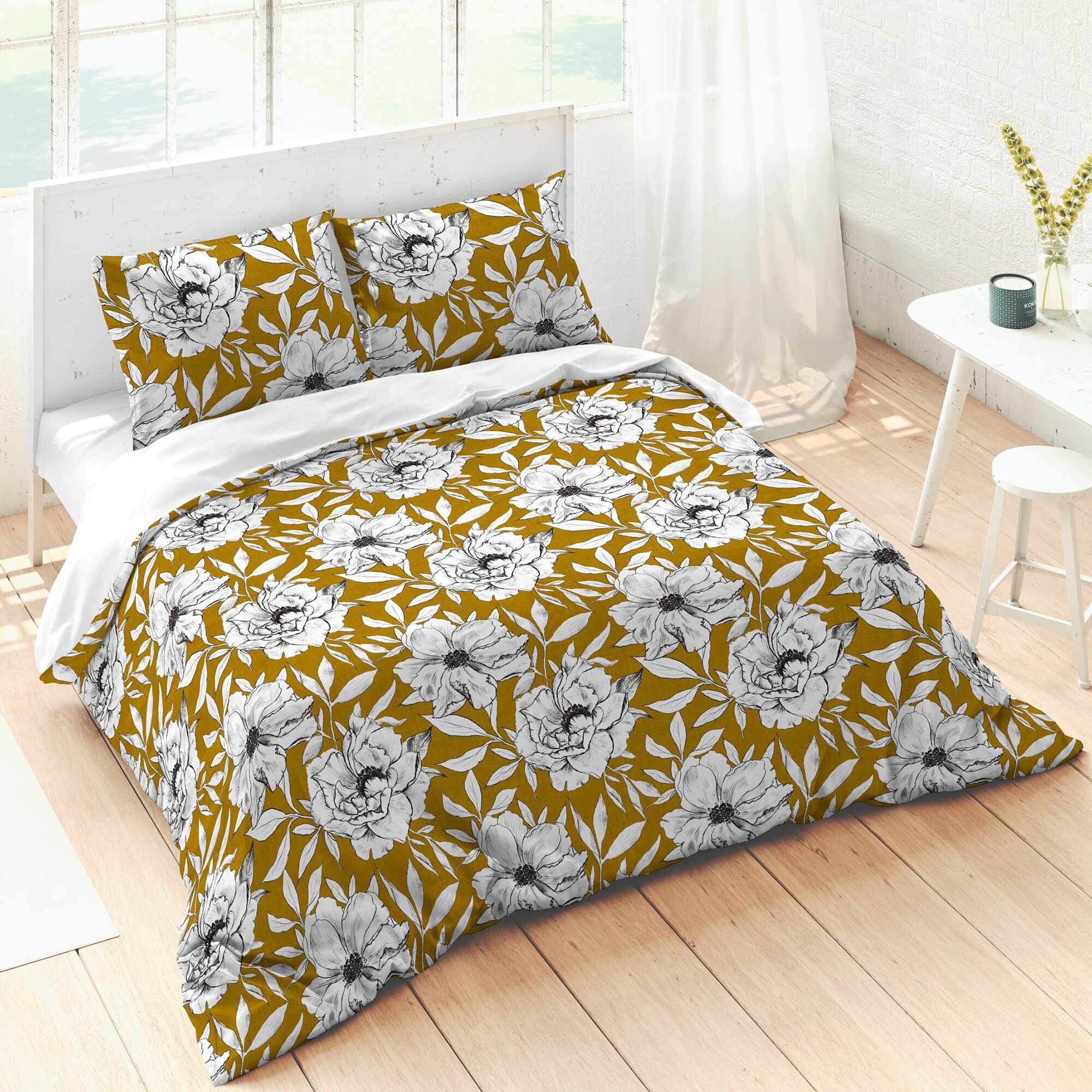 Linge de lit Mariela imprimé floral - coton - BlancheporteCe linge de lit à l'allure bohême trouvera sans nul doute sa place dans votre chambre à coucher ! Lumineux sans être extravagant, son jaune moutarde s?harmonise à une belle palette de couleurs pour