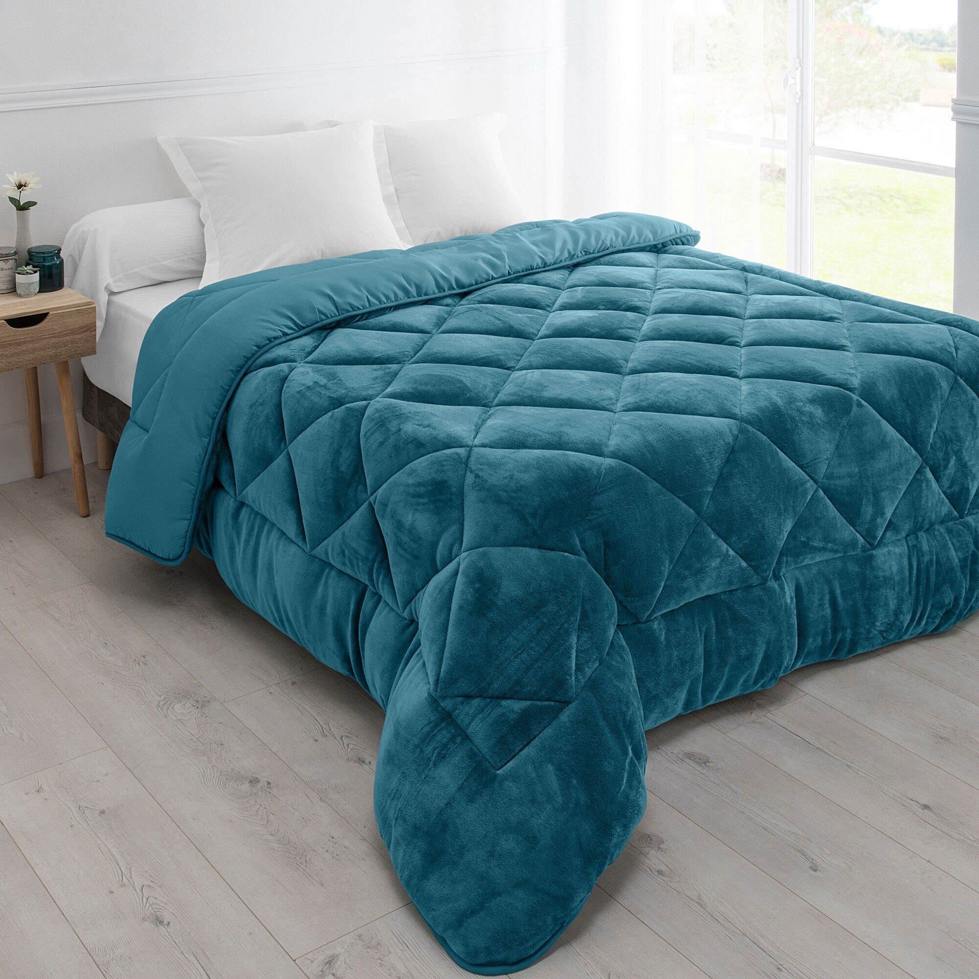 Couette synthétique double face 350 g/m² - Blancheporte1 face microfibre, 1 face polaire ! Très déco, douce, moelleuse et bien chaude, cette couette assure un confort optimal. Couette 2 personnesonnes : 220x240 cmVert