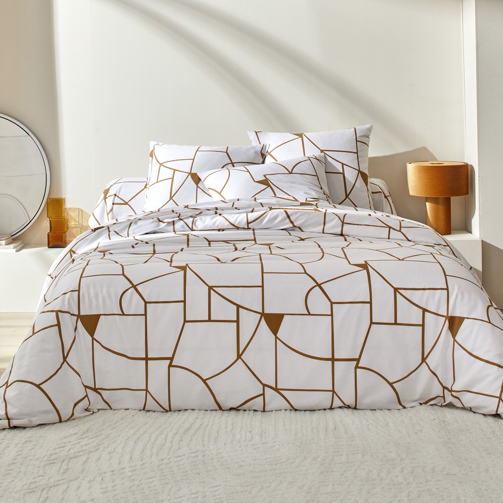 Linge de lit Geoffroy en coton à motifs graphiques - BlancheporteLignes graphiques, style fragmenté... Le linge de lit en coton Geoffroy rappelle les beaux jours de la tendance Art Déco. Une inspiration qui a le vent en poupe pour un intérieur à l'éléganc