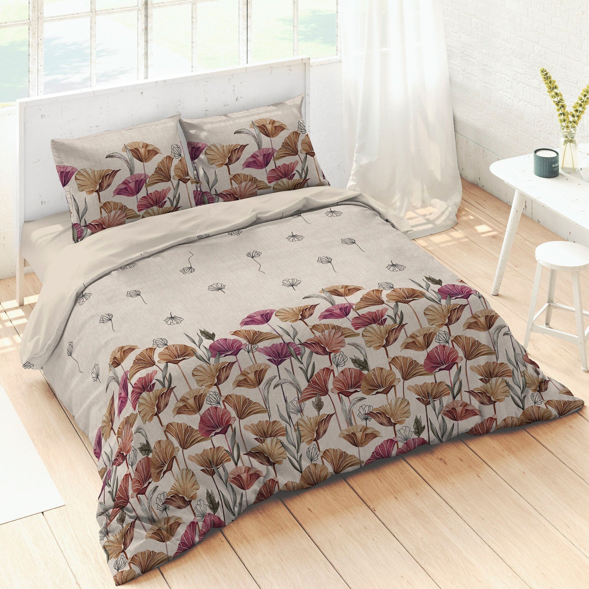 Linge de lit Messina imprimé floral - coton - BlancheporteComme une légère caresse sur votre peau, le coton s'associe à un motif floral pour vous laisser aller à une douce rêverie… Cette magnifique envolée de fleurs colorées offre à votre chambre à couche