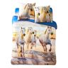 Linge de lit Haras imprimé chevaux, coton - BlancheporteDes chevaux galopant sur la plage et un beau coucher de soleil... Bon départ pour des rêves d'évasion, cette douce parure en coton personnalise une chambre en un clin d'oeil pour se sentir vraiment b