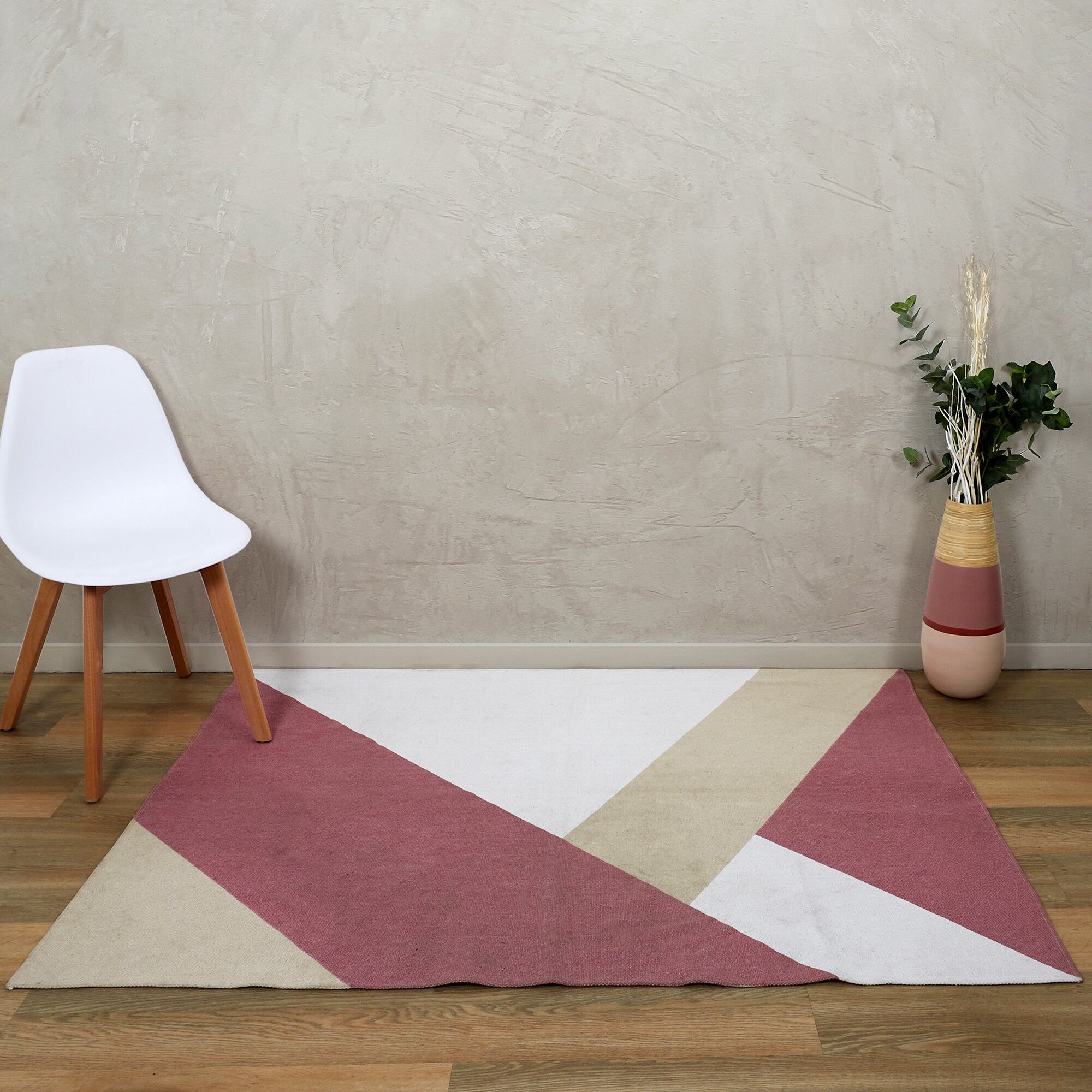 Tapis rectangulaire imprimé géométrique - BlancheporteIl met un point final à la décoration de la pièce et signe son style avec élégance et modernité... Résolument graphique, le tapis grand format s'habille de tons neutres et chaleureux pour trouver idéal