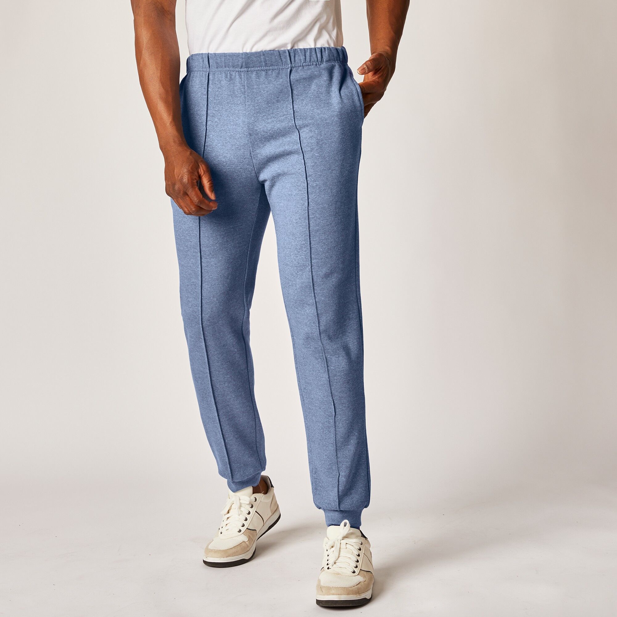 Pantalon loisirs molleton, bas resserrés - BlancheporteSpécialement conçu pour un porté décontracté, ce pantalon deviendra vite l'une des pièces fétiches de votre dressing sportswear. Grâce à sa confection en molleton facile à vivre, ce pantalon vous prom