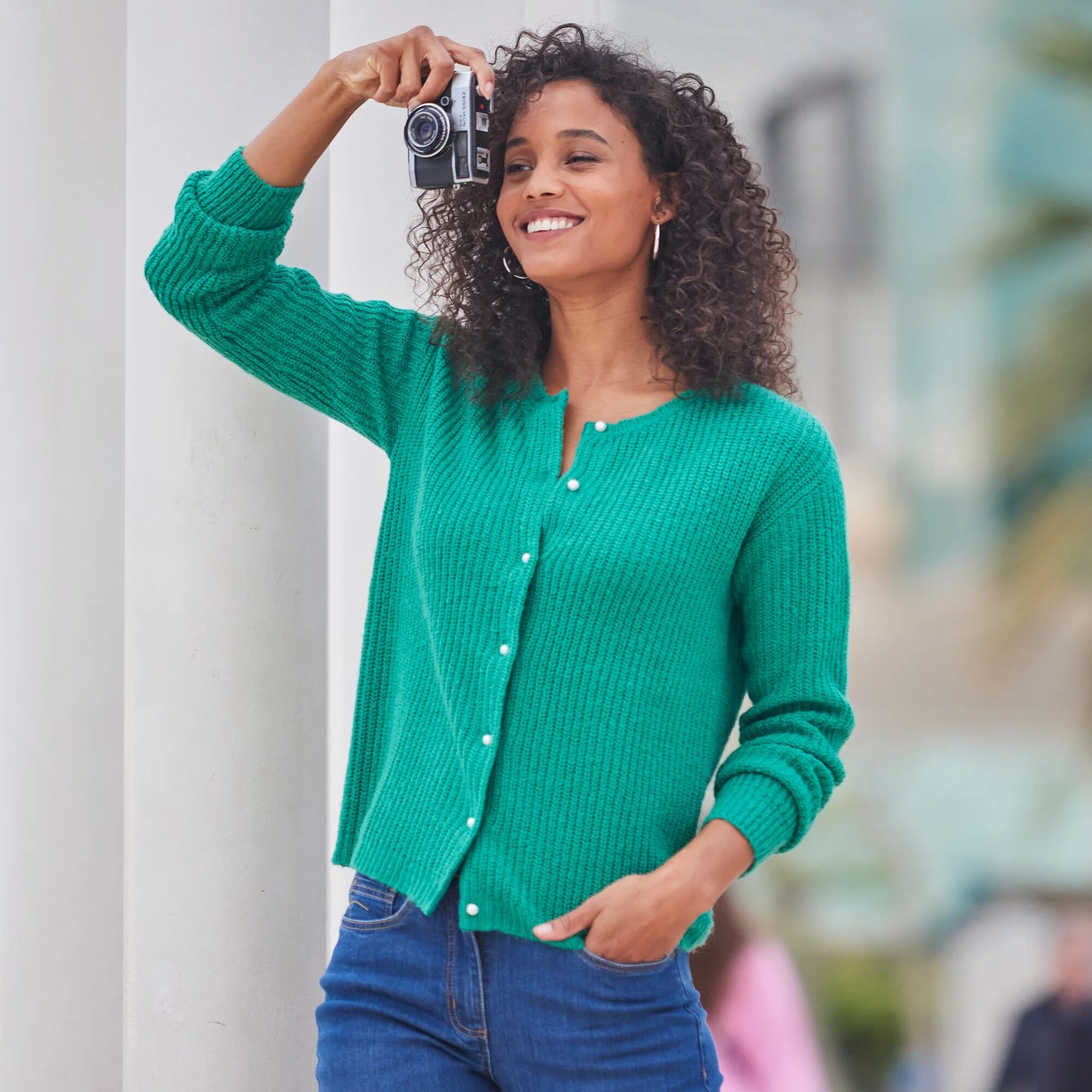 Cardigan boutons perles fantaisie, maille anglaise - BlancheporteRéchauffez-vous en toute élégance dans ce gilet boutonné de petites 