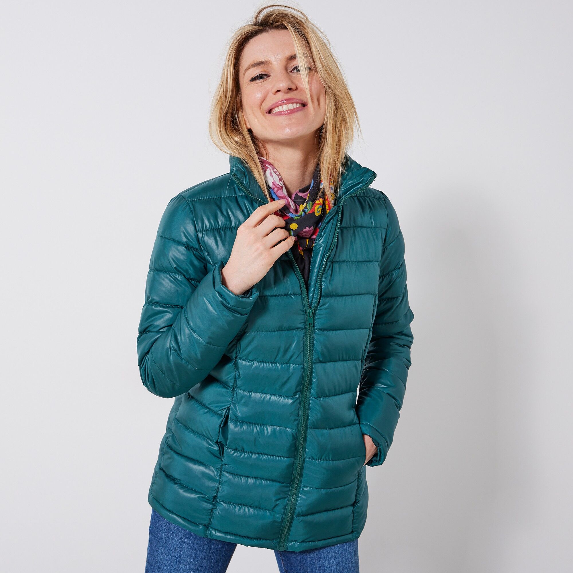 Doudoune zippée courte col montant unie, déperlante - 38 - Vert - Colors&coLa doudoune courte, c'est LA longueur tendance de cette saison. Fine et chaude à la fois, elle se fait ultra légère pour affronter le froid avec style et féminité, plus qu'à choisi