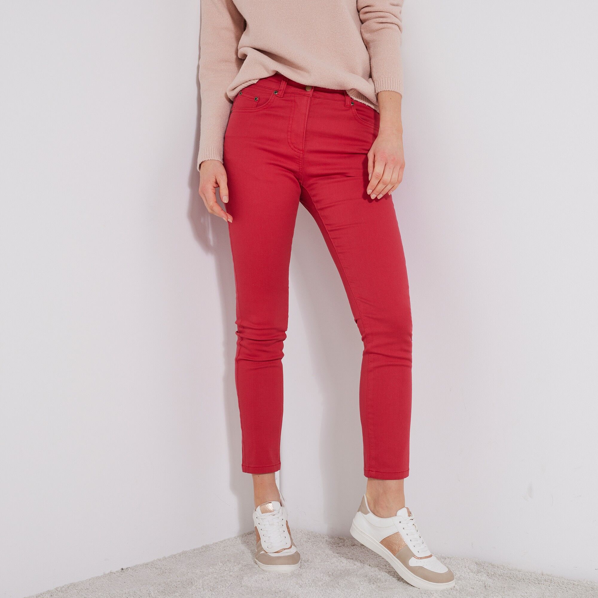 Pantalon 7/8ème fuselé stretch uni - 40 - Rouge - Colors&coLe 7/8ème, c'est LA longueur inévitable cette saison. Pour mettre de la couleur dans votre dressing, misez sur ce pantalon 7/8ème et sa toile extensible dans pour vous sentir belle et bien, tous l