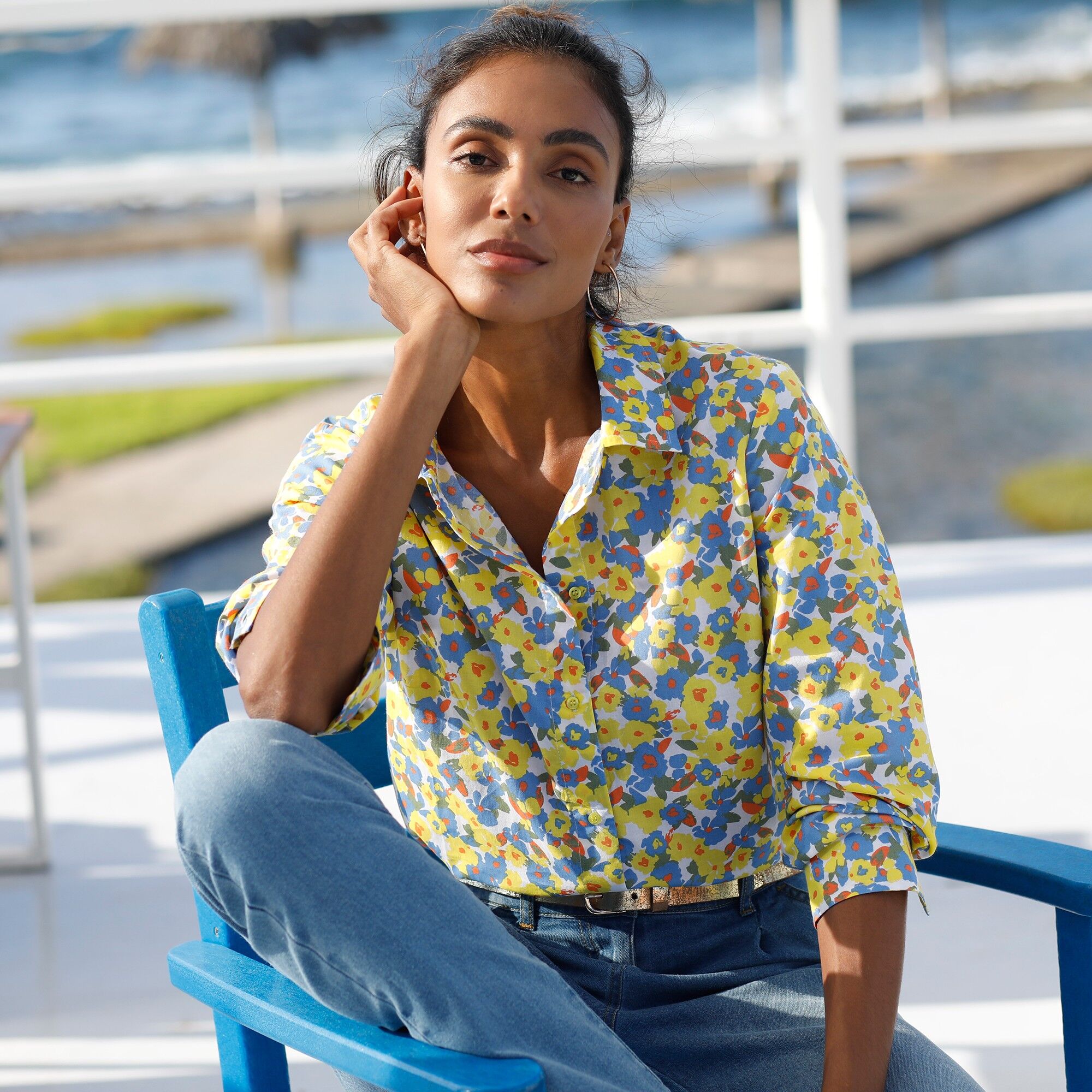 Chemise imprimé fleuri mini, coton - BlancheporteQuand un basique du dressing comme la chemise en coton se pare d'un imprimé fleuri coloré, on l'adopte illico pour faire rayonner notre jean fétiche ou le chino de la saison. Frais et féminin, son imprimé c