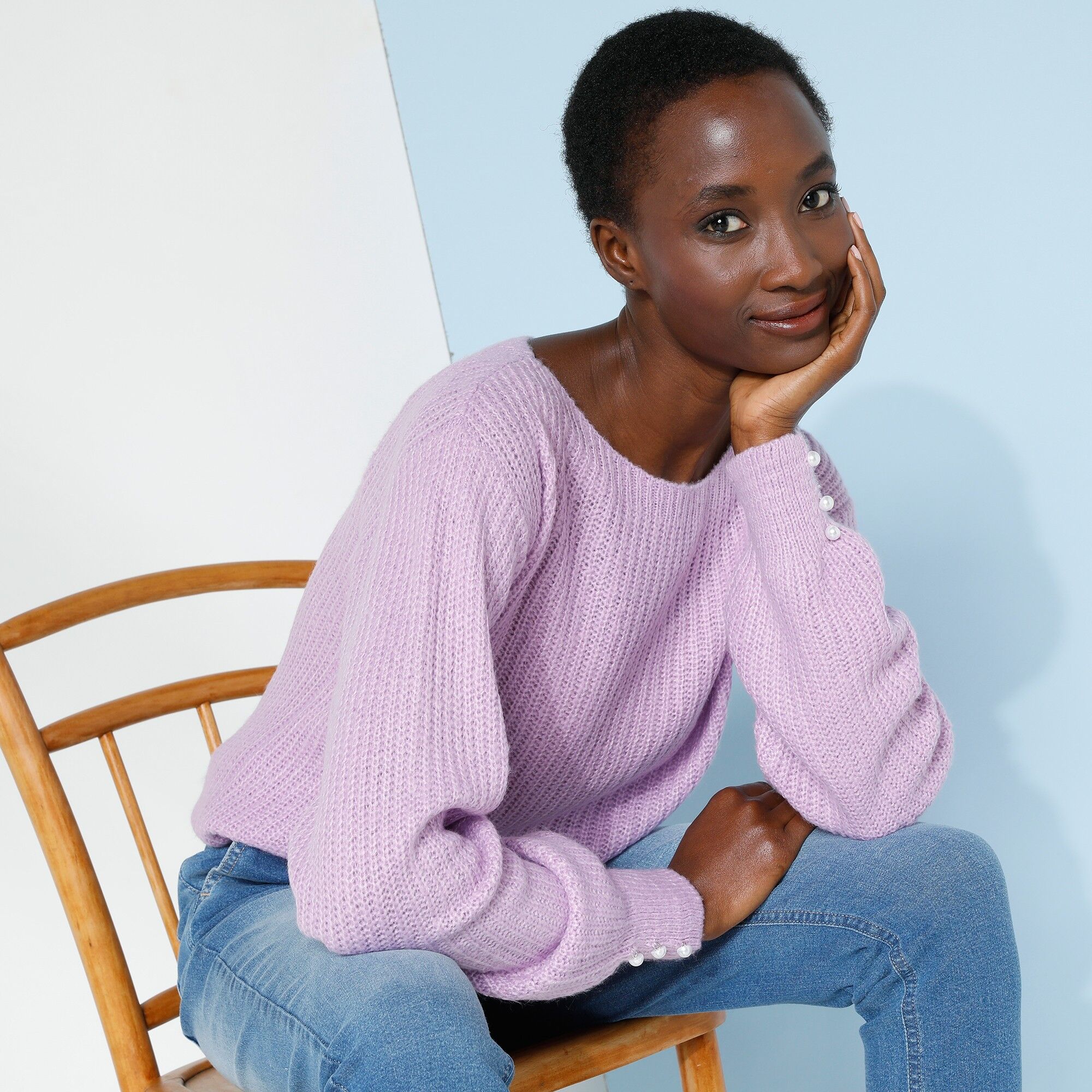 Pull col bateau, maille anglaise toucher mohair - BlancheporteUne maille douce, des manches ballons et des boutons effet perles : ce pull est un petit bijou ! On aime son allure nonchalante et follement féminine qui ira à merveille avec votre vestiaire de