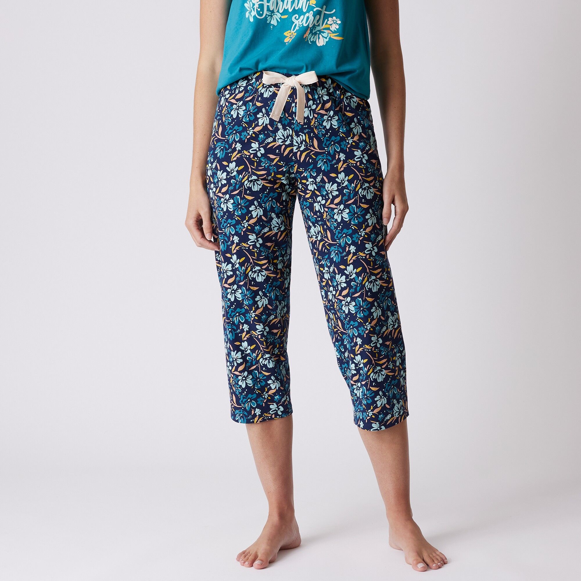 Pantalon court pyjama imprimé floral - BlancheporteLaissez-vous inspirer par cette ligne florale créée dans un esprit japonisant. Vous aimerez ce pantacourt très confortable à associer comme vous le souhaitez au tee-shirt assorti.38/40Bleu