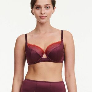 Inspirée de l'art délicat du tatouage, Tattoo Love  de Chantelle® réinterprète la lingerie dans un esprit néo romantique, mixant broderie au trait et maille satinée. image