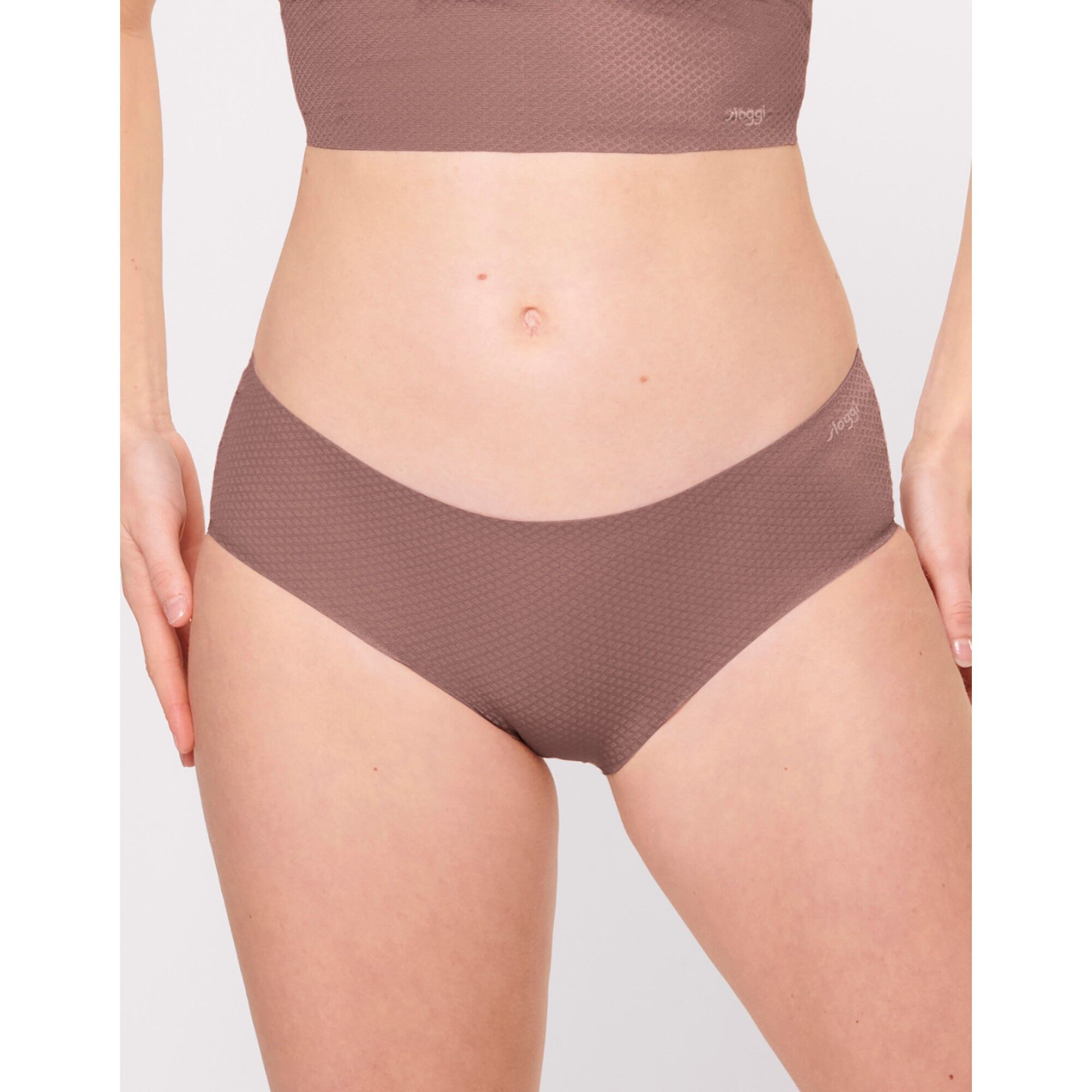 Culotte échancrée Zero Feel Flow Sloggi® - Xs - Marron - SloggiUn culotte taille basse et échancrée signée Sloggi® qui met vos hanches en valeur, tout en restant très confortable. On l’adopte sans hésiter pour sa matière très extensible et jolimen