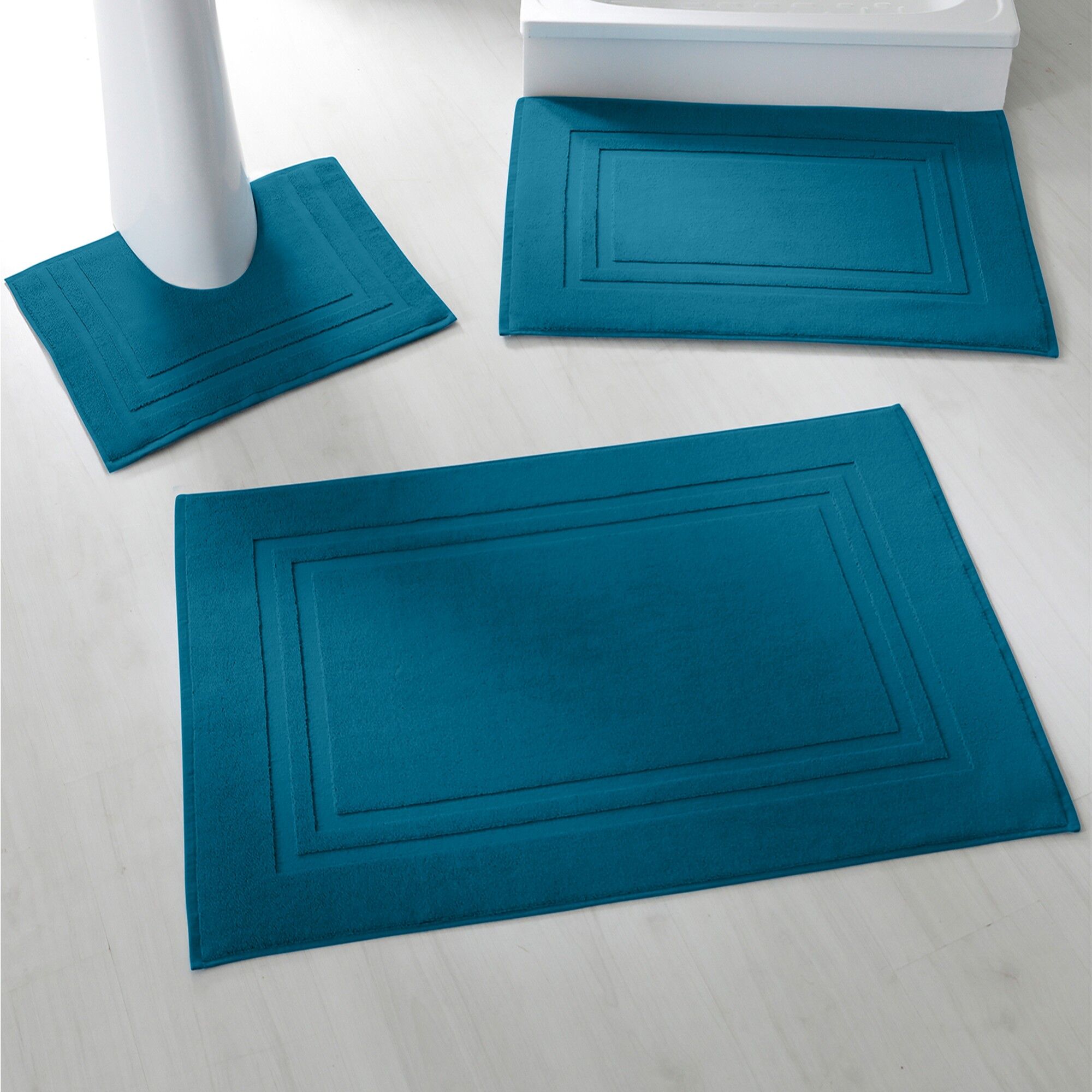 Tapis de bain éponge double liteau - Tapis De Bain : 50x80cm - Bleu - ColombineÉpais et absorbant, ce tapis en 100% coton qualité luxe se coordonne aux coloris des éponges unies de la gamme Colombine® 540 g/m2. Une façon raffinée, douce et confortable d'h