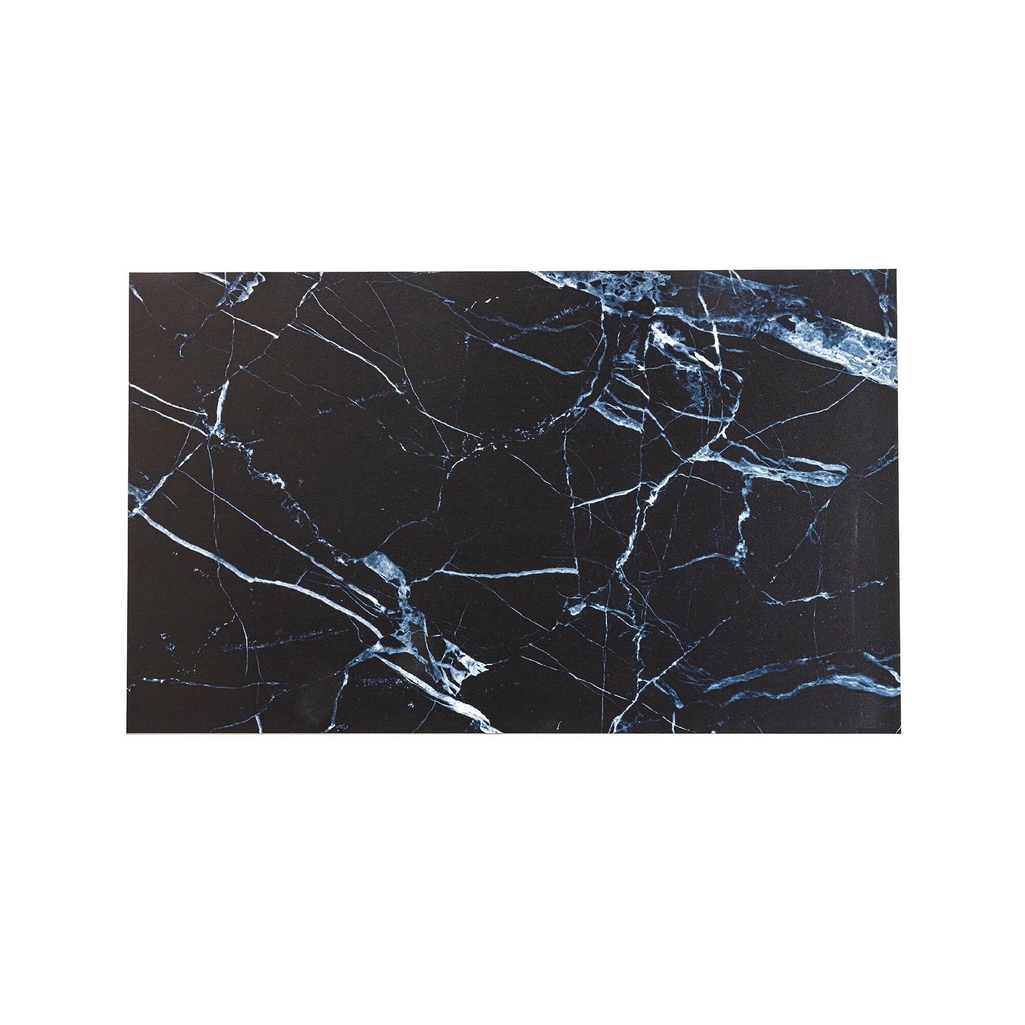 Tapis vinyle effet marbre noir - BlancheporteAjoutez une dimension chic et dans l'air du temps à votre intérieur avec ce tapis vinyle effet marbre noir. Facile d'entretien et anti-glisse, il s'adapte à toutes les pièces de la maison, et notamment à votre 