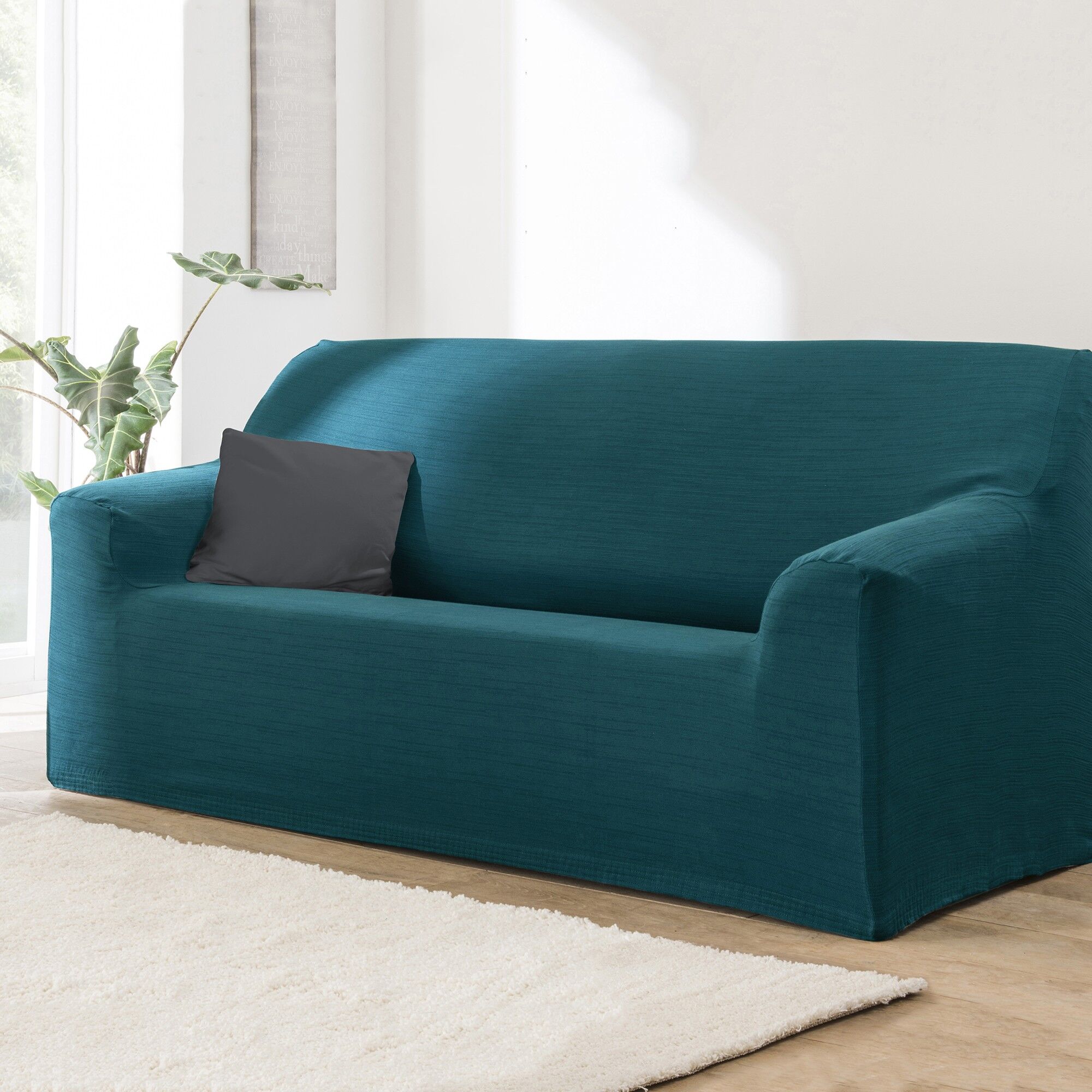 Housse extensible unie canapé fauteuil accoudoirs - BlancheporteModerne, chic, nette... Mais qu'a fait cette housse à mon salon ? Pour rénover votre salon ou simplement changer votre déco en quelques gestes et à peu de frais, des housses extensibles qui s