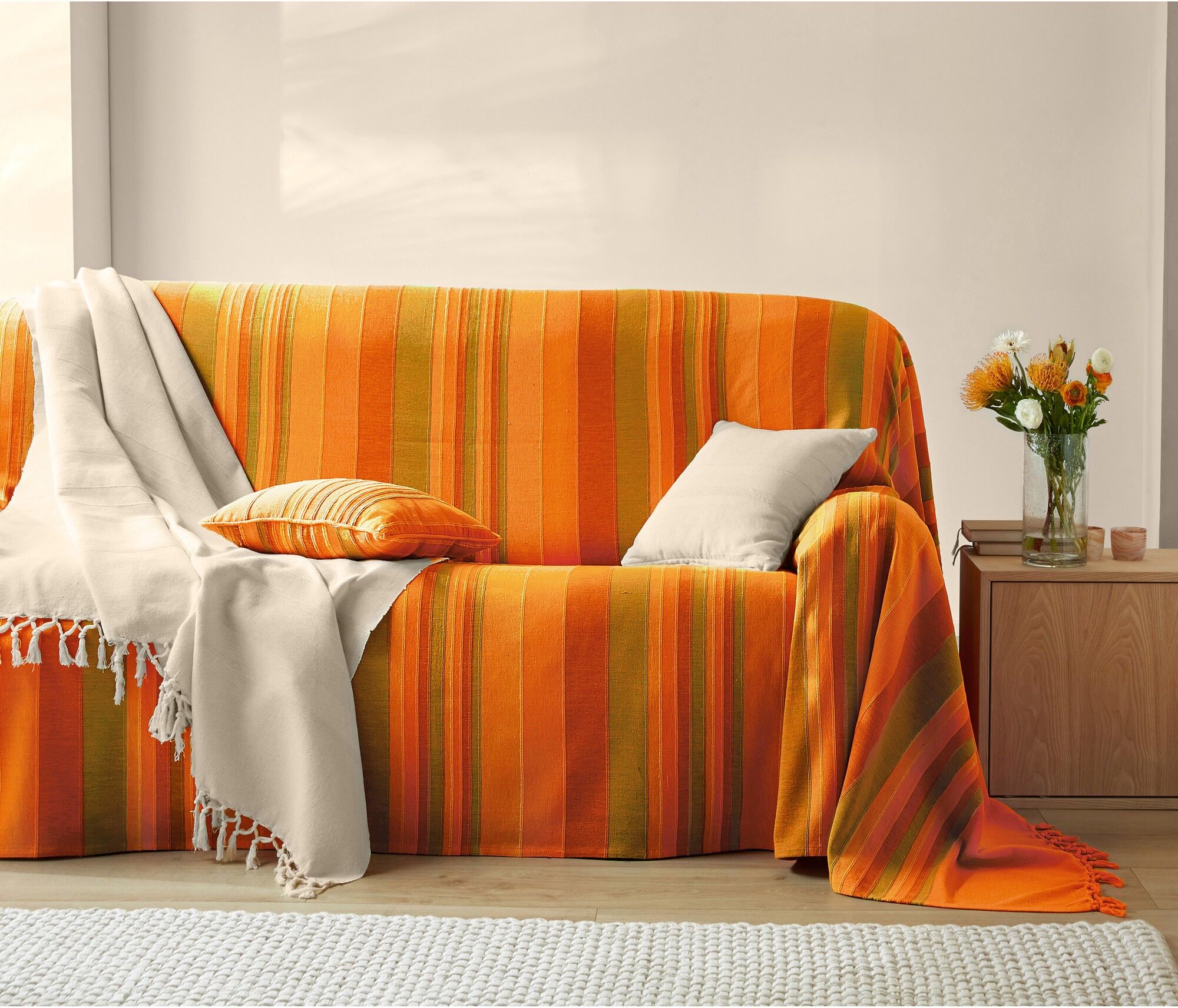 Plaid jeté multicolore coton tissage artisanal - BlancheporteJeté et plaid artisanaux multicolores déclinés dans de nombreux coloris en 4 tailles au choix. Complétez votre déco avec les housses de coussin.Plaid : 150x150cmOrange