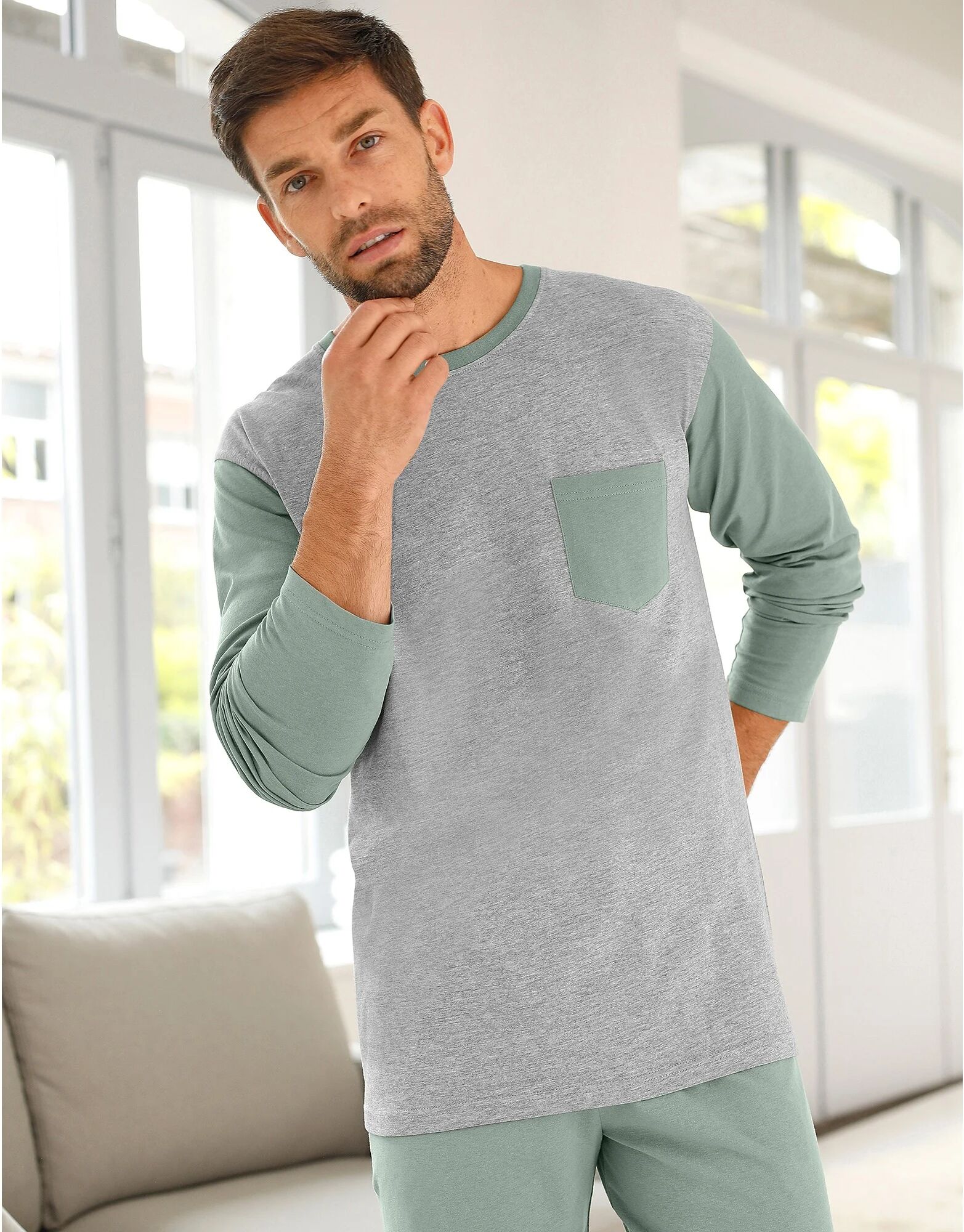 Tee-shirt pyjama bicolore manches longues - BlancheporteMaille souple et douce... Agréable à porter, ce tee-shirt manches longues se coordonne au bas que vous souhaitez. Choisissez-le sur notre site pour créer votre pyjama.2XLGris