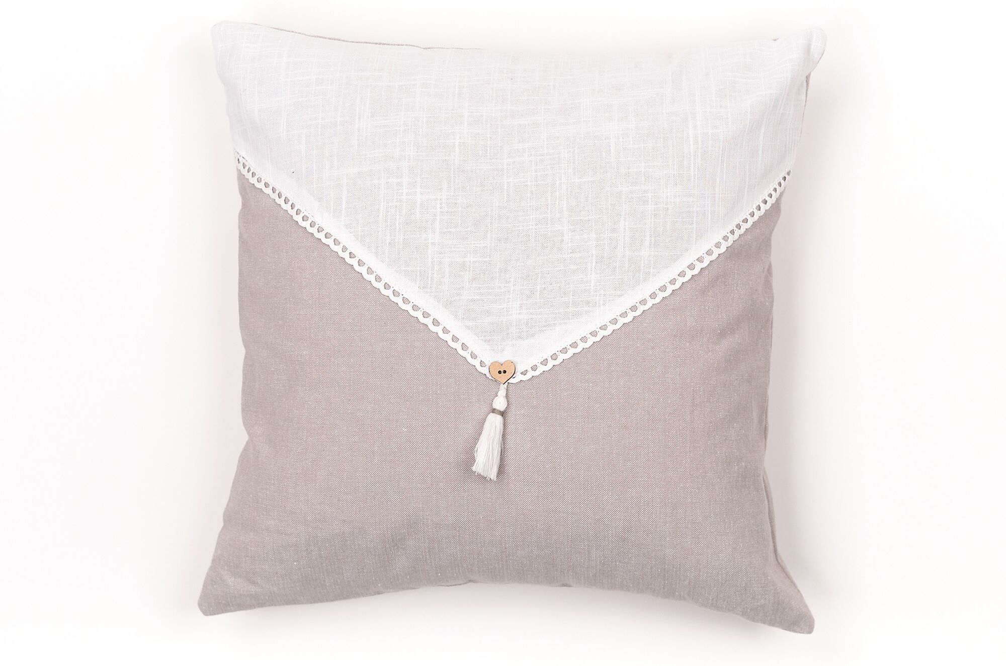 Blancheporte Coussin pompon - chambray - BlancheporteCharme et romantisme sont de mise avec ce coussin en chambray. Sublimé par de jolis détails travaillés, il ne manquera pas de faire son effet ! Choisissez le colori qui s'associera à votre déco parmi le