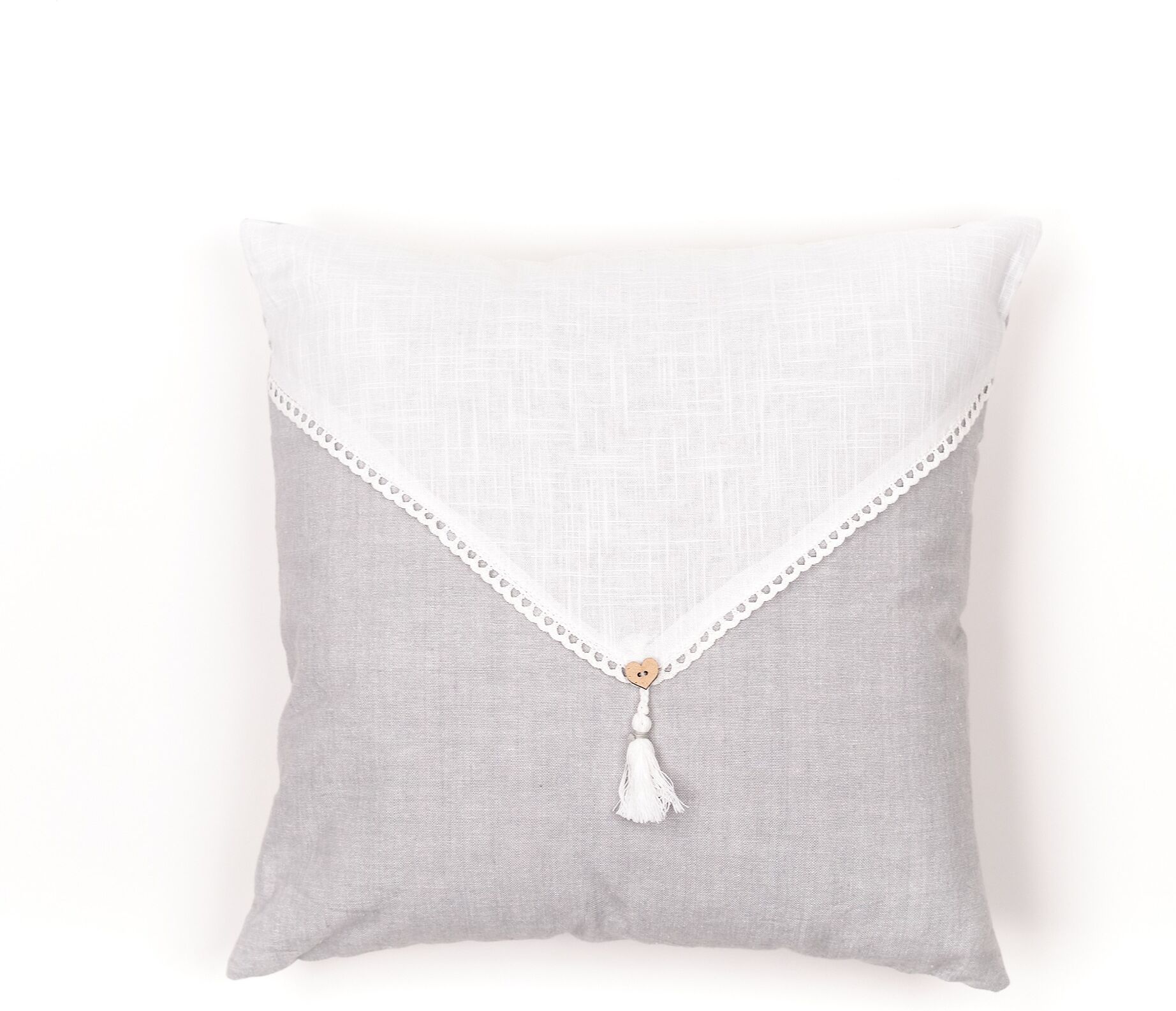 Blancheporte Coussin pompon - chambray - BlancheporteCharme et romantisme sont de mise avec ce coussin en chambray. Sublimé par de jolis détails travaillés, il ne manquera pas de faire son effet ! Choisissez le colori qui s'associera à votre déco parmi le