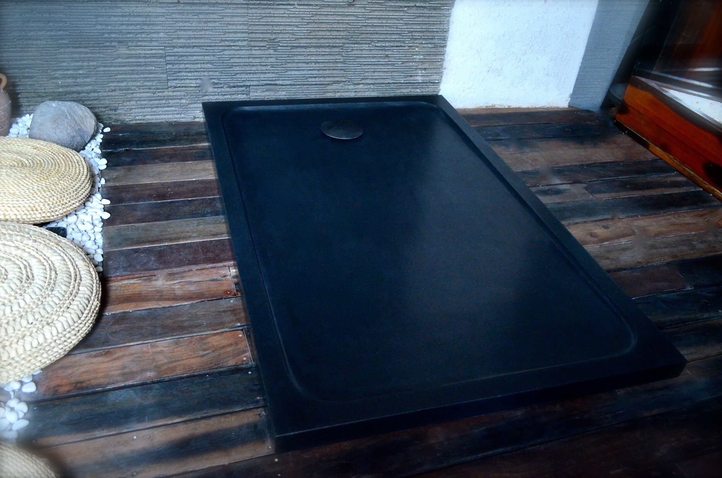 LivingRoc Receveur de douche en pierre 180x90 granit noir DALAOS SHADOW LivingRoc Receveur de douche en pierre 180x90 granit noir DALAOS SHADOW