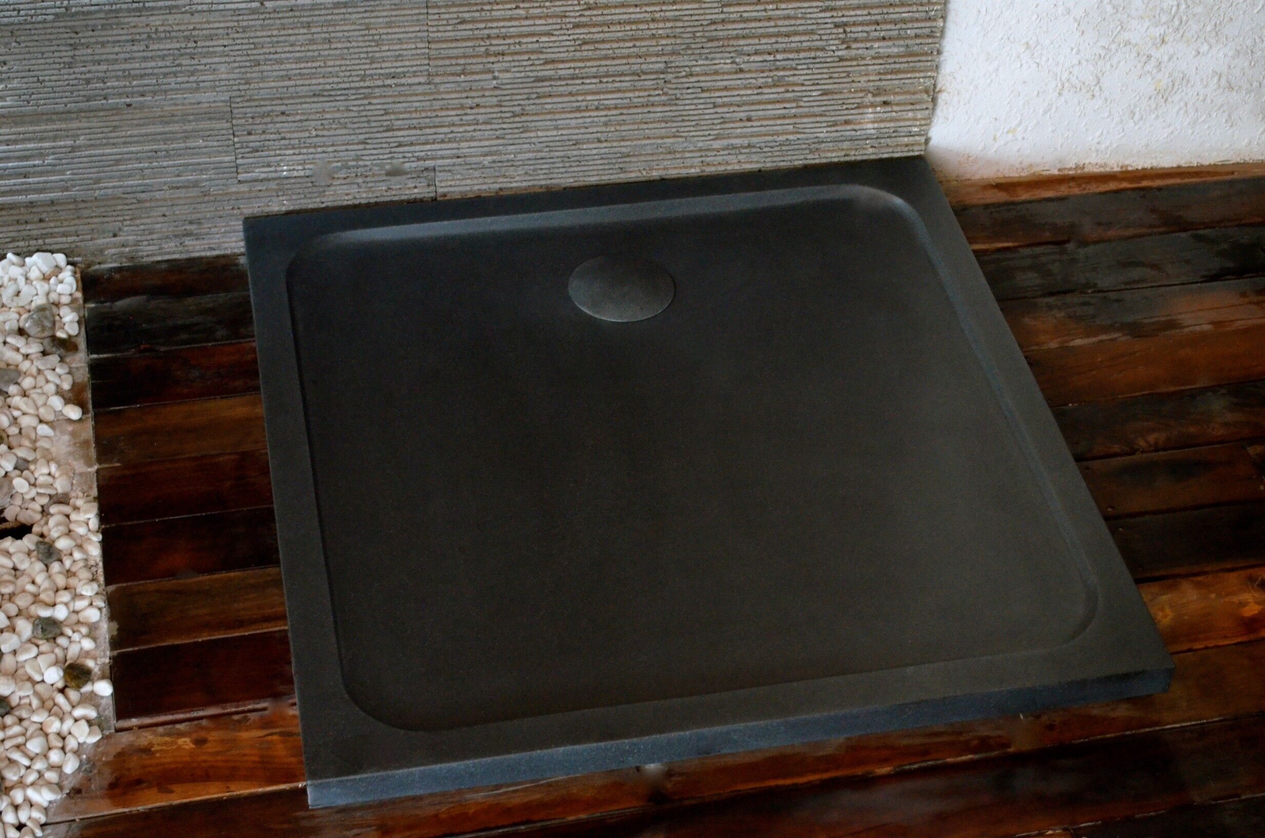 LivingRoc Bac de douche en pierre 100x100 granit noir SQUARIUM SHADOW LivingRoc Bac de douche en pierre 100x100 granit noir SQUARIUM SHADOW