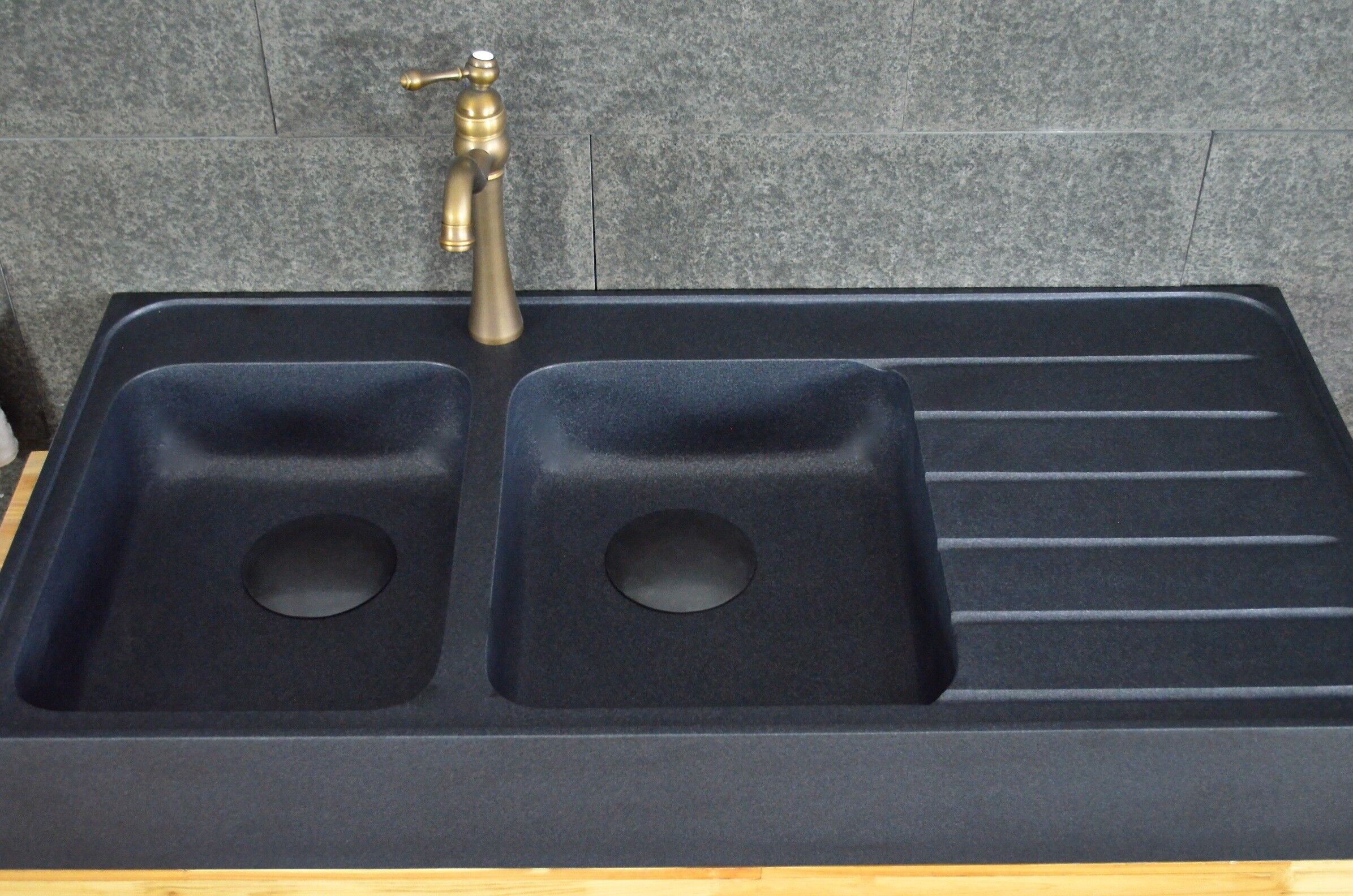 LivingRoc Évier en pierre Granit noir 2 bacs + égouttoir 120x60 BESSO SHADOW LivingRoc Évier en pierre Granit noir 2 bacs + égouttoir 120x60 BESSO SHADOW