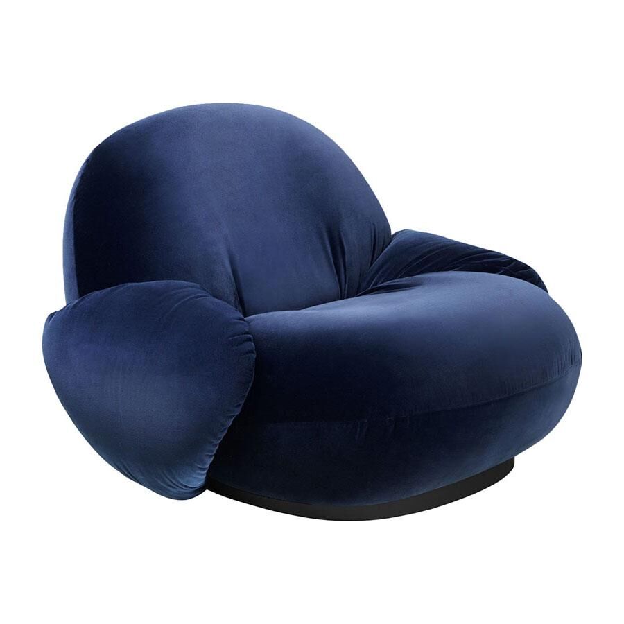 GUBI fauteuil avec accoudoirs PACHA LOUNGE CHAIR (Cat. B Velvet Sapphire Blue - tissu et bois finition Soft Black Semi Matt)