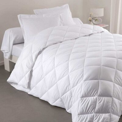 Becquet Couette chaude en polyester blanc 260x240 - Publicité Becquet Couette chaude en polyester blanc 260x240 - Publicité