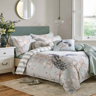 Ensemble de linge de lit réversible Belvedere Laura Ashley bleu - Publicité Ensemble de linge de lit réversible Belvedere Laura Ashley bleu - Publicité