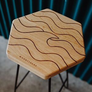 Woodstache Tabouret bar en chene massif gravure Wave H65 cm