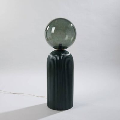 Maisons du Monde Lampadaire en céramique verte et globe en verre, H101 cm - Publicité Maisons du Monde Lampadaire en céramique verte et globe en verre, H101 cm - Publicité