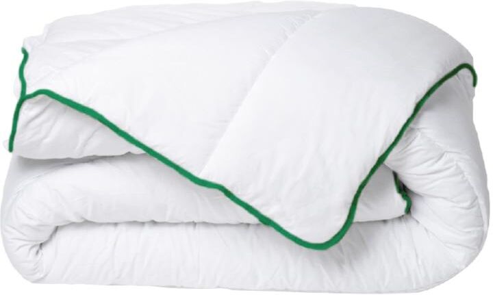 Vente-unique.com Couette tempérée traitement anti-acariens naturel de DREAMEA en microfibre - 220 x 240 cm - 300 gr/ m² - Biais vert - AZYLIA II