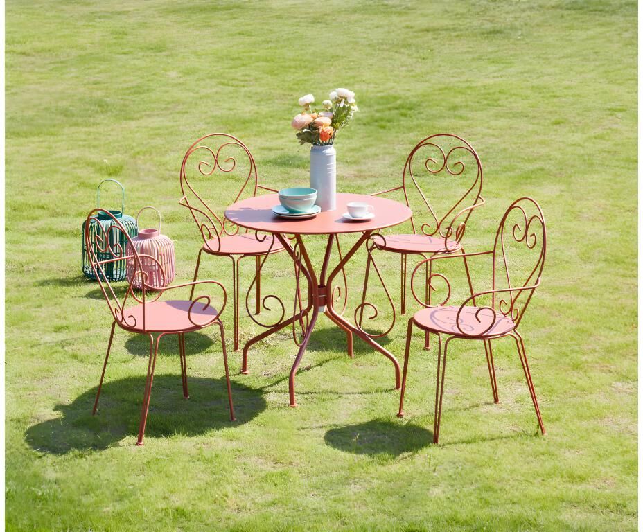 Salle à manger de jardin en métal façon fer forgé: une table et 4 fauteuils empilables - Terracotta - GUERMANTES de MYLIA