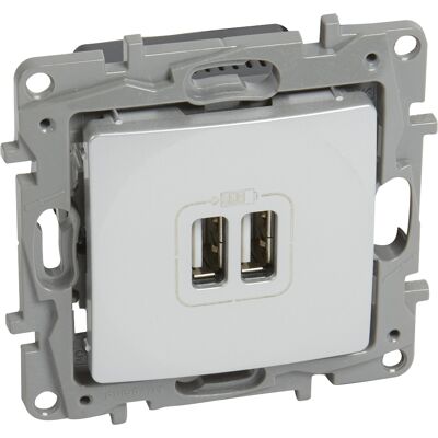 Double chargeur USB Niloé 2400 mA blanc LEGRAND 664794 Blanc - Publicité Double chargeur USB Niloé 2400 mA blanc LEGRAND 664794 Blanc - Publicité