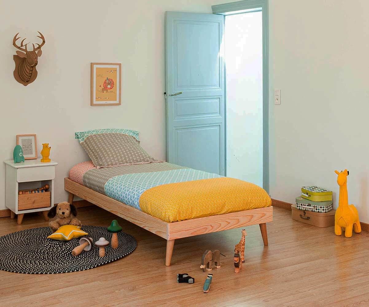 Ma Chambre d'Enfant Lit enfant avec pieds, sommier et matelas Honey Bois naturel 90x190 cm