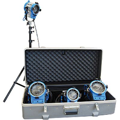 Kit d'éclairage ARRI 300/650 avec roues et Schuko - Publicité Kit d'éclairage ARRI 300/650 avec roues et Schuko - Publicité