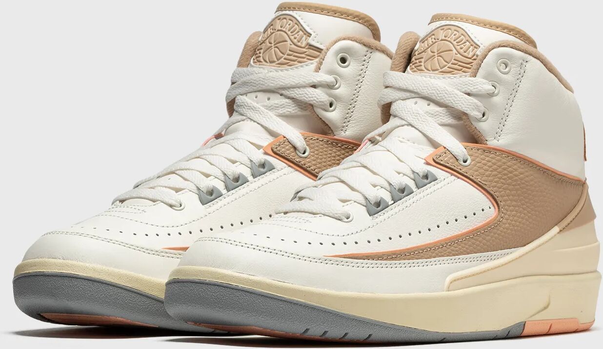 Jordan WMNS AIR JORDAN 2 RETRO men High-& Midtop white beige en taille:38