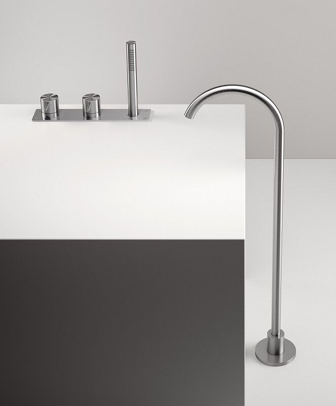 Zazzeri Mitigeur de baignoire avec bec verseur au sol Z316 en acier inoxydable brossé Zazzeri Mitigeur de baignoire avec bec verseur au sol Z316 en acier inoxydable brossé