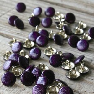 Eglantine et Zoé Shiny violet 10 mm bouton - Publicité Eglantine et Zoé Shiny violet 10 mm bouton - Publicité