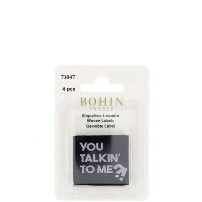 Lot 4 Étiquettes tissées "you talkin' to me" - Bohin - Bohin - Mondial Tissus - Publicité Lot 4 Étiquettes tissées "you talkin' to me" - Bohin - Bohin - Mondial Tissus - Publicité