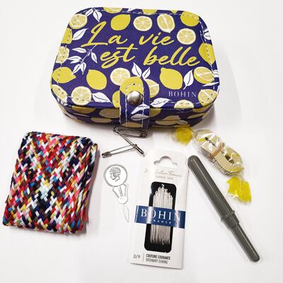 Trousse couture la vie est belle - Bohin - Bohin - Mondial Tissus - Publicité Trousse couture la vie est belle - Bohin - Bohin - Mondial Tissus - Publicité