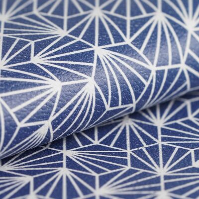 Tissu simili cuir bleu marine imprimé Scandi - MT - Mondial Tissus - Publicité Tissu simili cuir bleu marine imprimé Scandi - MT - Mondial Tissus - Publicité