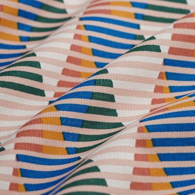 Tissu coton épais Arty triangles multicolores - MT - Mondial Tissus - Publicité Tissu coton épais Arty triangles multicolores - MT - Mondial Tissus - Publicité