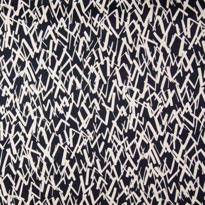 Tissu satin coton traits gribouillés bleu marine et blanc - Mondial Tissus - Publicité Tissu satin coton traits gribouillés bleu marine et blanc - Mondial Tissus - Publicité